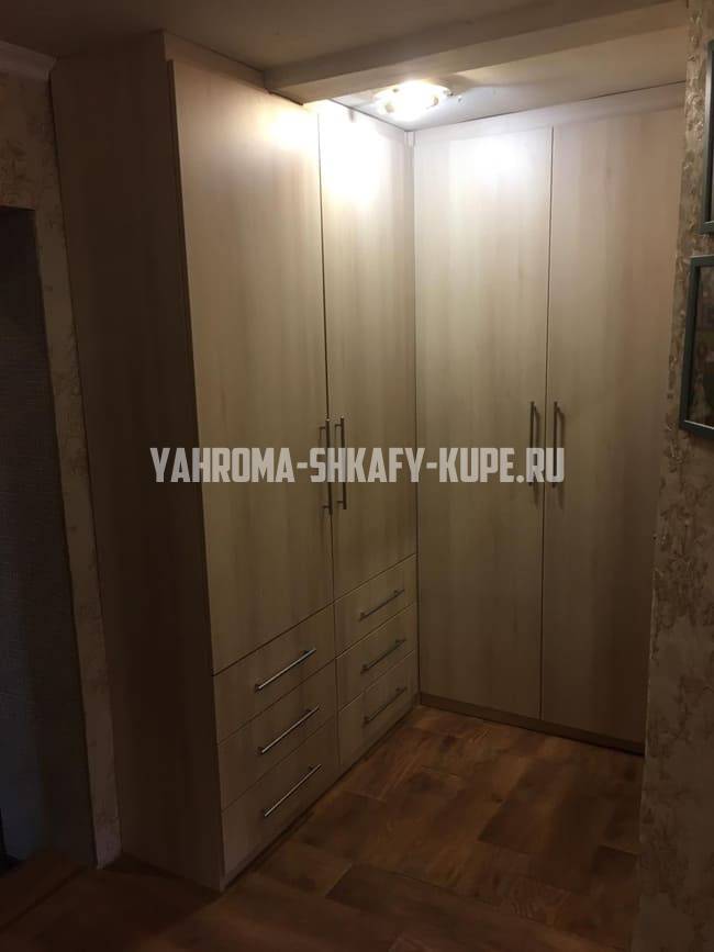 Распашные шкафы Яхрома